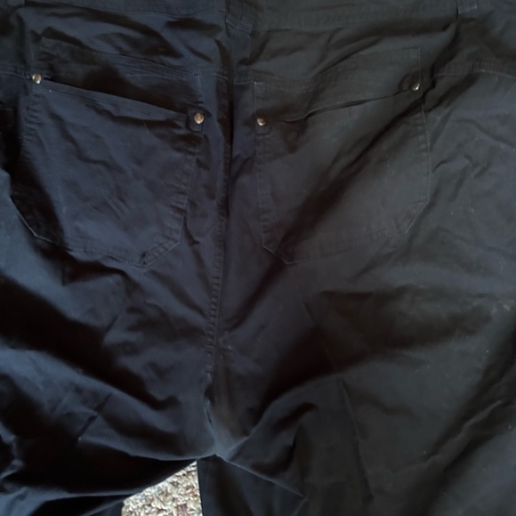 💚3/$25 size 20W black capris - Picture 5 of 11
